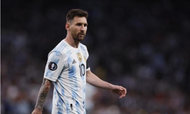 冬天“短羽绒”搭配秘籍! 时髦减龄, 一键复制